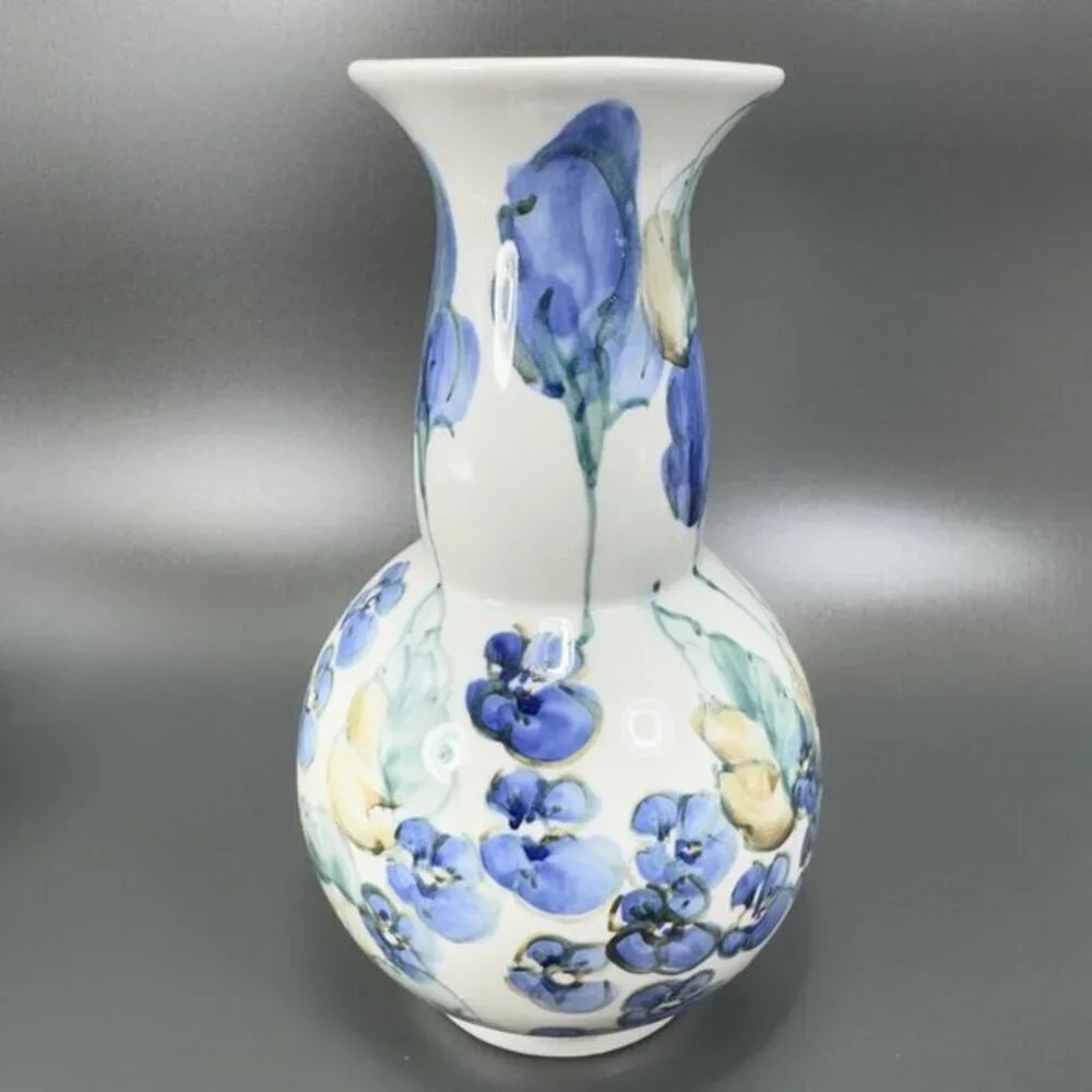 Vintage‎ Hand Made Studio Art Pottery Vase Vessel Bottle Artist Signed EZ Vase